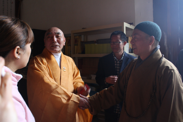 韩国佛教大学曹溪宗总务院长玄默慧昇一行参访雁荡山能仁寺(图1)